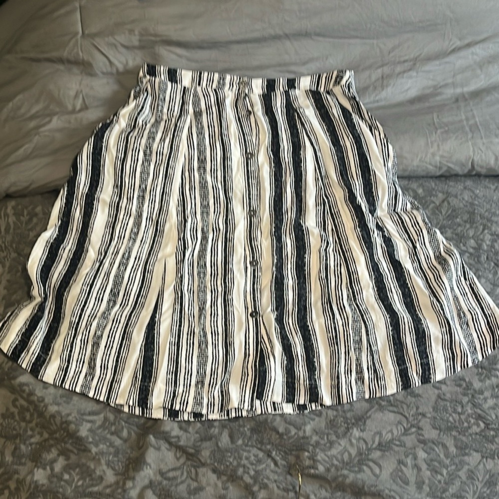Astr Black and White Pleated Midi Skirt